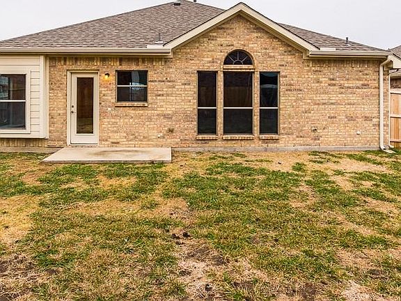 5th image of 2105 Oakridge Dr