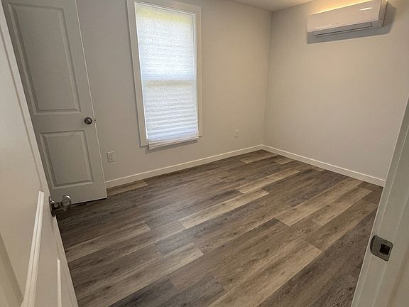 4th image of 602 South Rd #C