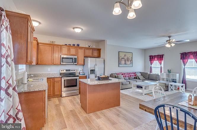 2nd image of 1173 Bunting Ave