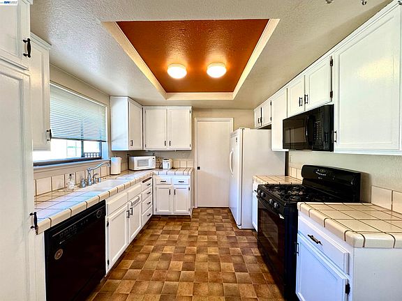 5th image of 14382 Outrigger Dr
