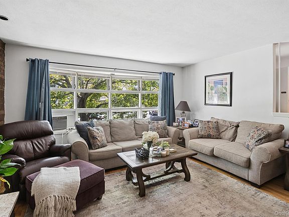 3rd image of 926 Lester Avenue