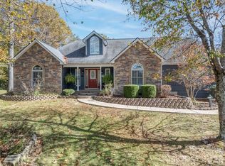 1340 Macedonia Rd, Saluda, NC 28773