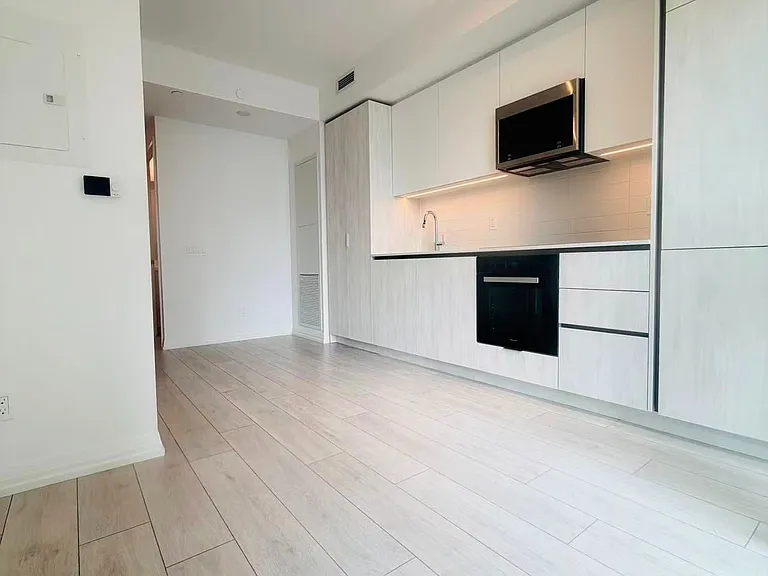 400 King St W #1516 — Photo 3