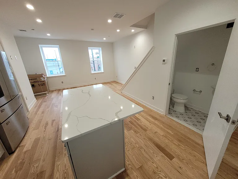 223 E Girard Ave #1R — Photo 18