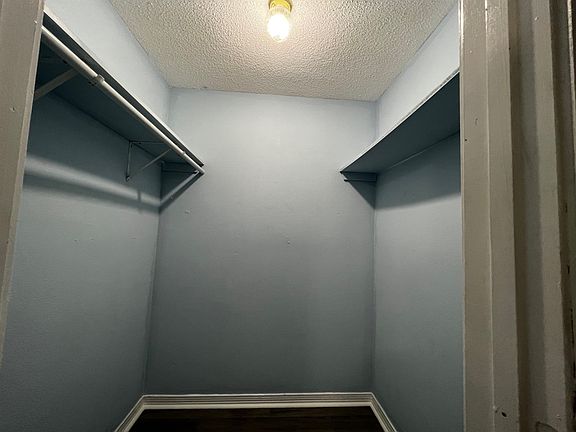 4th image of 2820 Pakenham Dr
