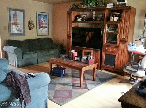 2nd image of 106 Castlebury Ct