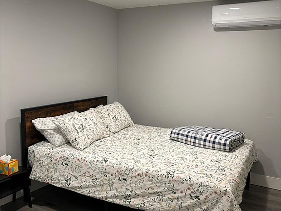 3rd image of 1830 E Villa St APT 4