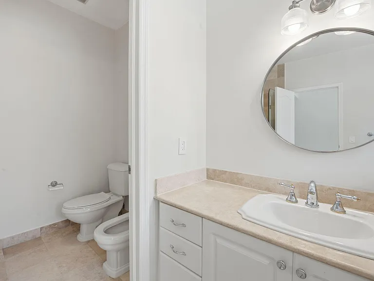 18385 NE 30th Pl #18385 — Photo 37