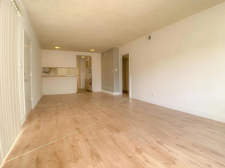 524 E Palm Ave #4 — Photo 2