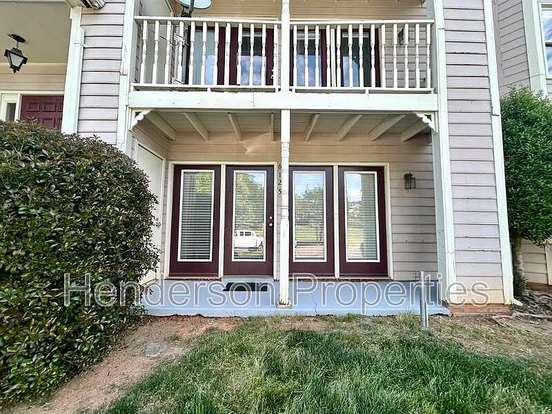 2 bed, 2.0 bath, 918 sqft, $1,200 — Photo 2