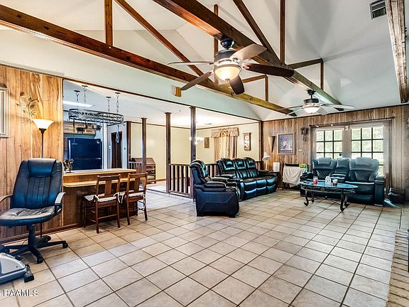 5th image of 102 Pirogue Rd