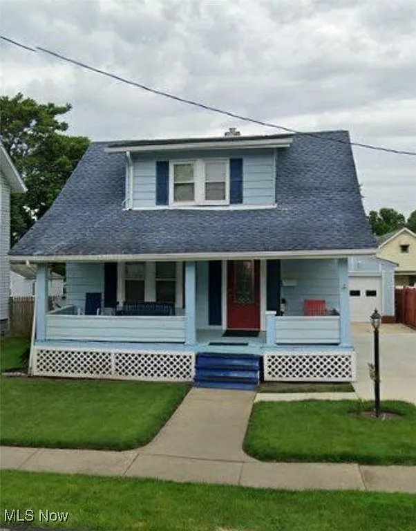 1361 Prospect St photo 1