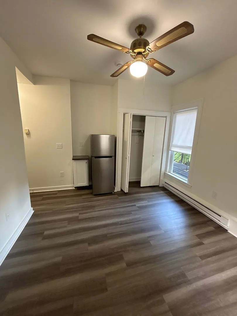 Sunny Allston Studio Near Boston Landing & Green Line — Photo 2