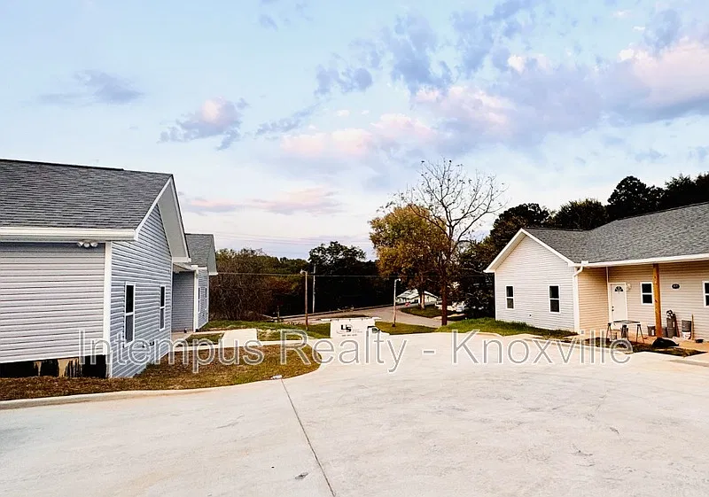 3 bed, 2.0 bath, 1114 sqft, $1,690 — Photo 4