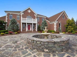 11 Equinox Ln, Freehold, NJ 07728
