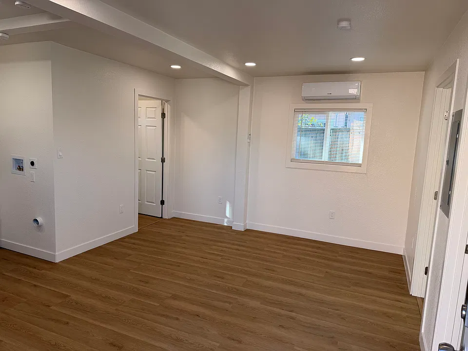 119 W 19th St #1/2