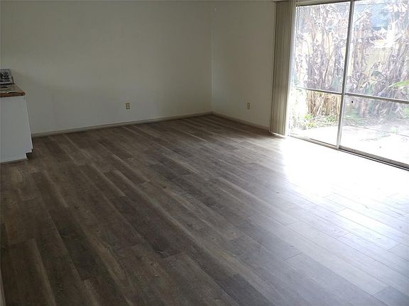 4th image of 114 Lottie Ln
