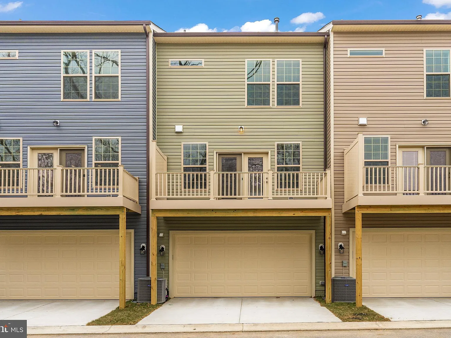 4 bed, 2.5 bath, 2000 sqft, $2,850 — Photo 4