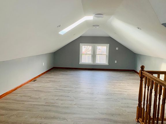 4th image of 369 Maple Ave