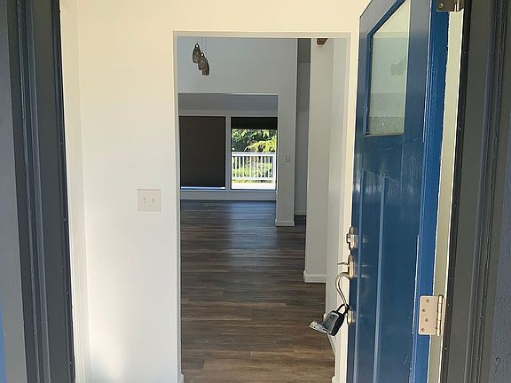 3rd image of 107 Dunaway Ct