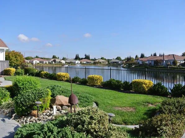 9449 Emerald Cove Ln, Elk Grove, CA 95758