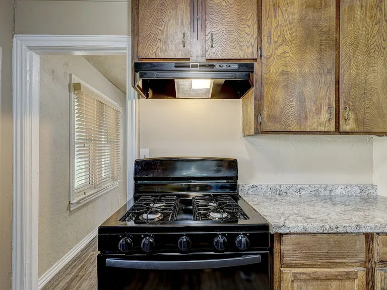 1713 N Page Ave — Photo 14