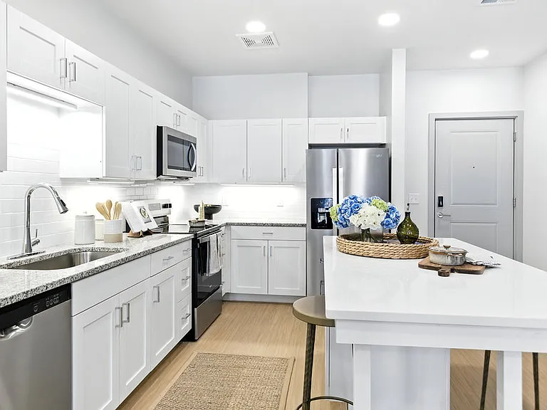 The Willow — Photo 8