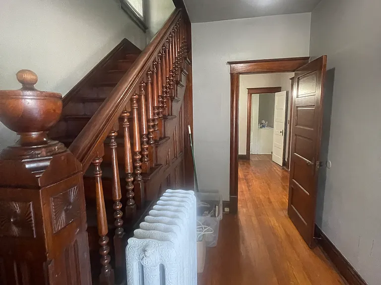 2516 Wirt St — Photo 3