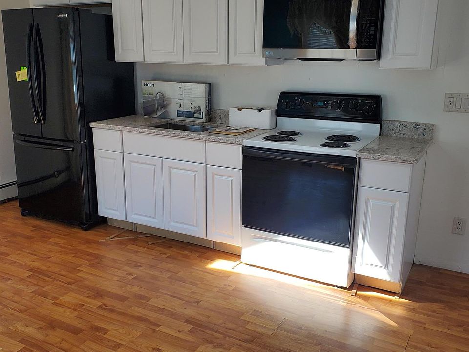 1st image of 121 W Plum St