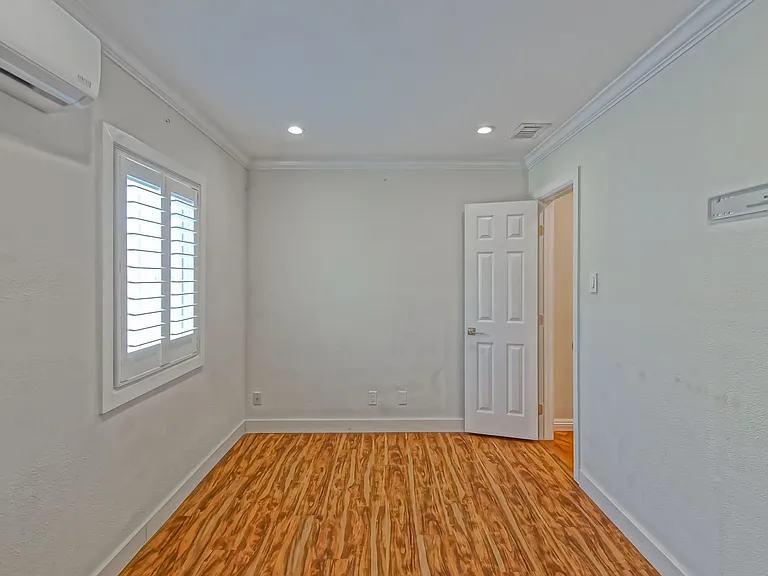 2621 Mathews Ave — Photo 32