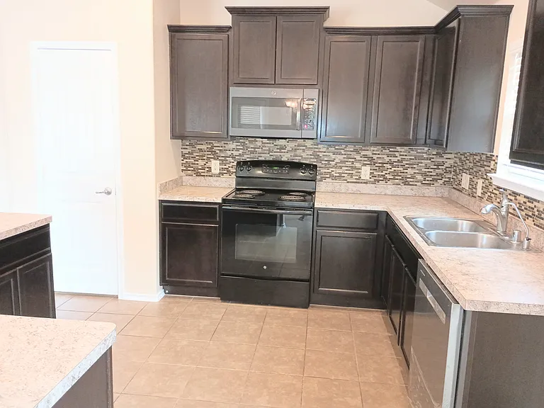 1817 Pecan Grove Dr — Photo 7