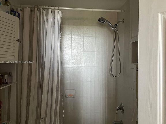4th image of 215 SW 42nd Ave APT 711