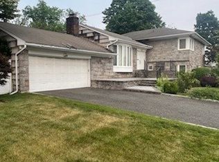 216 Jackson Pl, Hewlett, NY 11557