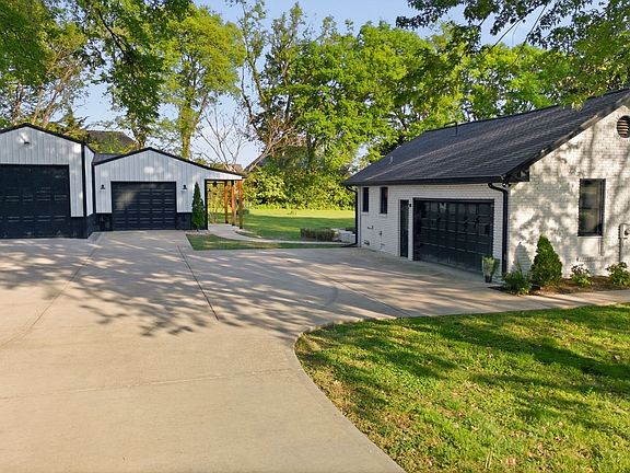 4th image of 301 Rosebrook Dr