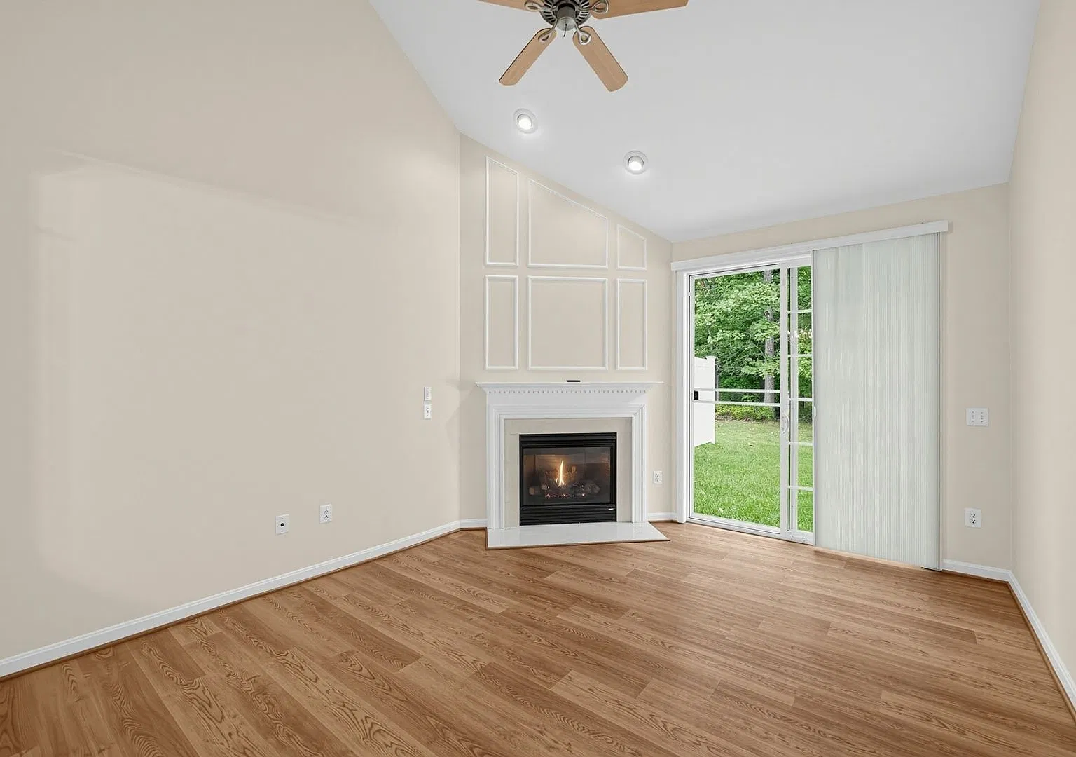 Charming 2BR Townhome with Office for 55+ community in Odenton — Photo 1