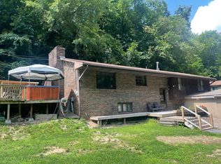 5 Drauch Ln, Coraopolis, PA 15108