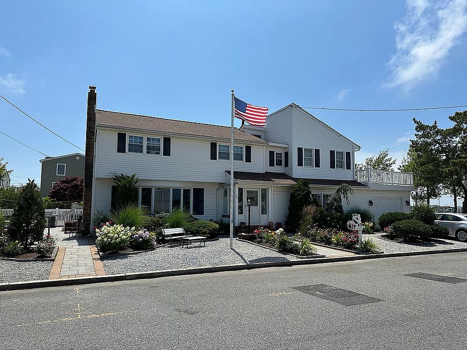 2nd image of 294 N 1st St