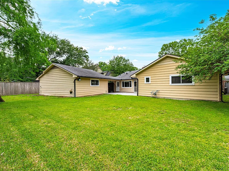 4034 Shady Springs Dr — Photo 36