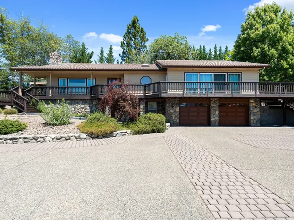 1438 NE Sherman Ln, Grants Pass, OR 97526