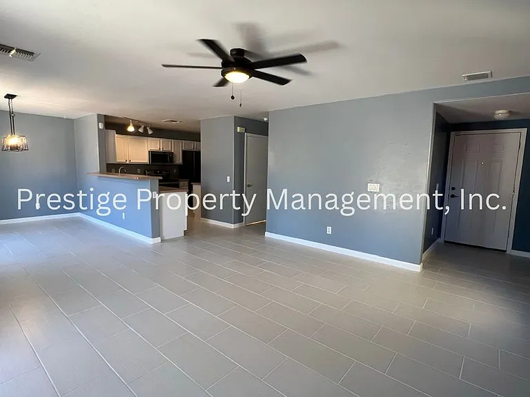 664 W Flaming Arrow Dr — Photo 3