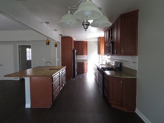 5th image of 10041 McLennan Ave