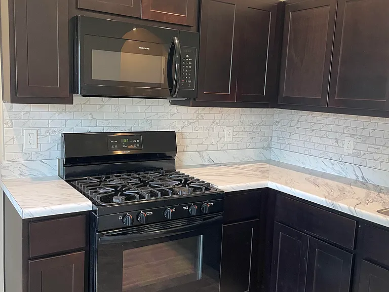 2818 E Pittsburg St — Photo 2