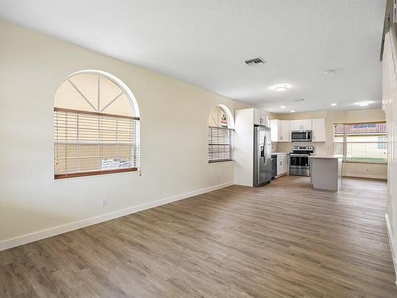 4th image of 3672 Chesapeake Ct