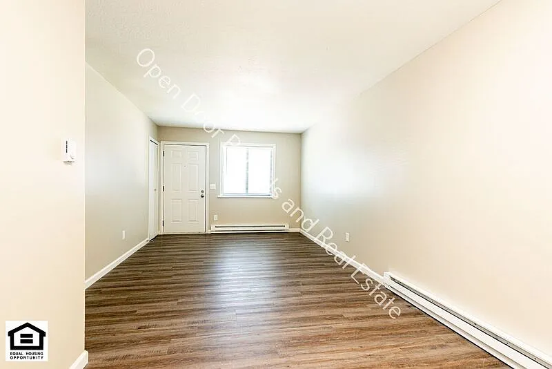 1 bed, 1.0 bath, $875 — Photo 3