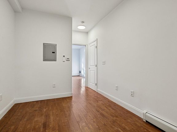 5th image of 76 Hutton St #5