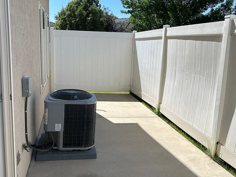 211 E Greenfield Cir #105 — Photo 9