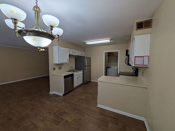 4th image of 574 Georgetown St