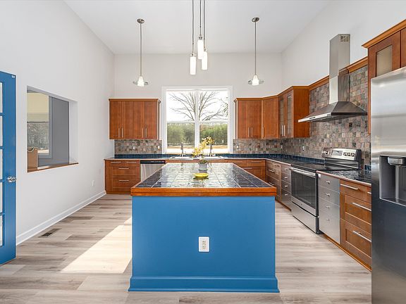 3rd image of 2301 Johnson Rd