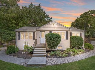 2 Rita Ave, Burlington, MA 01803