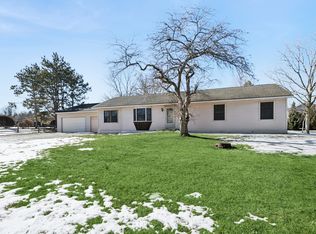 33430 N Hunt Club Rd, Libertyville, IL 60048